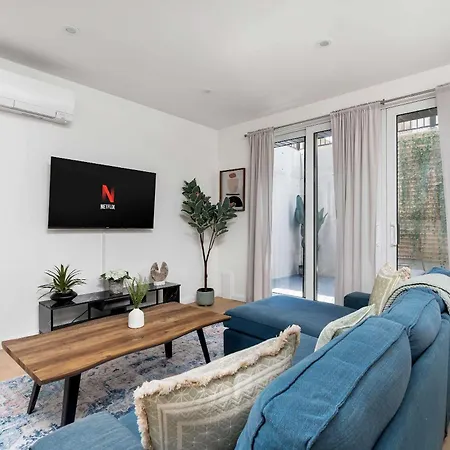 Luxury 2-Bedroom Oasis At College & Bathurst-3
