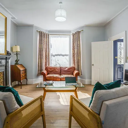 4Br Family Home, Garden, Wifi, 5Mins To Elisabeth Line & 10Min To Stratford-3