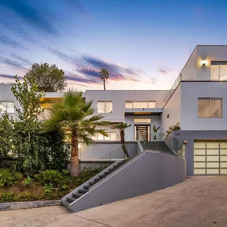 Travis Modern Mansion-2