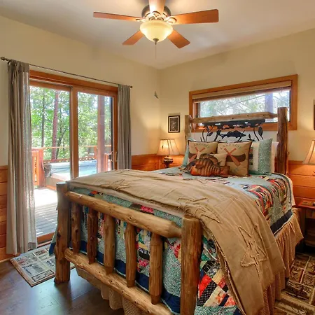 Willow Cove Lodge- 5 Bedrooms With A Hot Tub-3