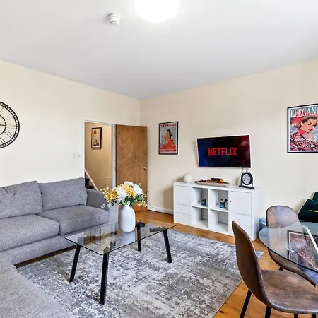 Station 10 Beds - Contractor - Central - Sleeps 12-2