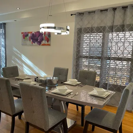 Spacious Detached House In Mississauga-2