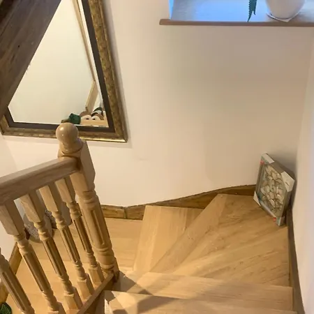 Charming 3Bd Home In West London-2
