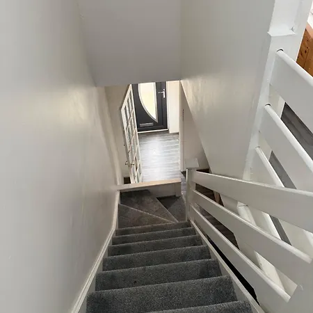 Close London City Airport- Petok - Free Parking-3