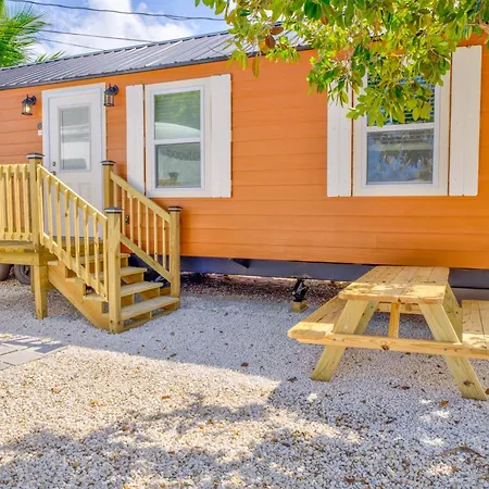 Aqua Lodges At 47Th Street-2