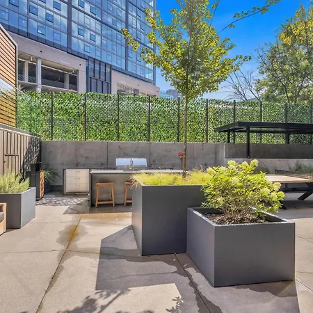 Honky Tonk Hideaway Walk To Broadway W Gym, Pool, Parking-3