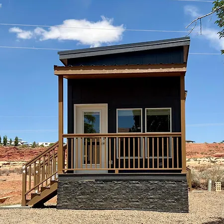 Page Lake Powell Campground - Tiny Home King Room-3
