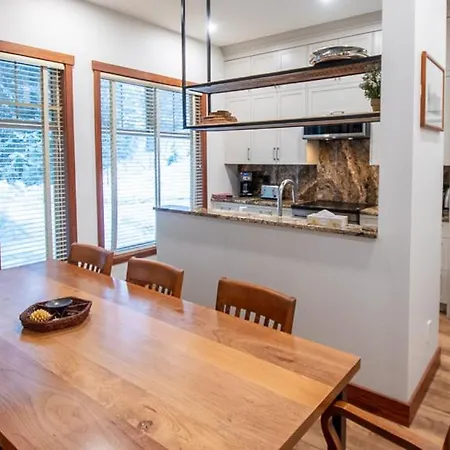 Snow Creek Lodge By Fernie Lodging Co-2