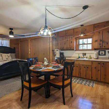 Redbud Valley Foxtail Cabin 6-3