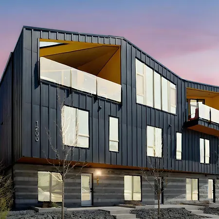 Luxury 4 Bedroom Retreat With Hot Tub And Epic Mountain View-2