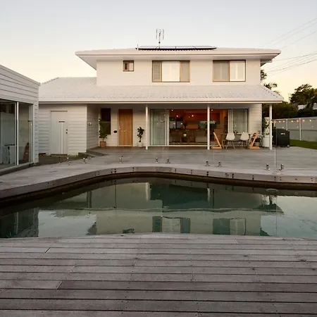 Tugun Retreat - 5Brm Home With Pool!-3