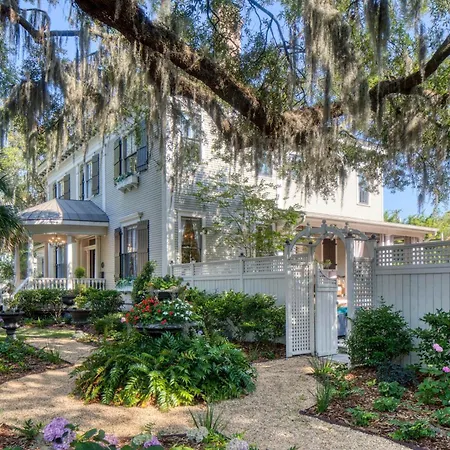 Estill Manor- Luxurious Savannah Estate With Pool & Garden - Sleeps 12-3