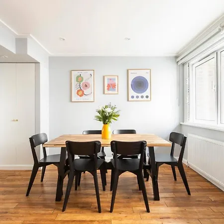 Excellent 3 Bed House Hyde Park-3