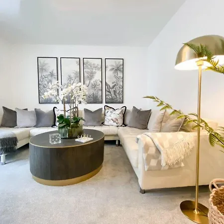 Host & Stay - The Charles Street House-2