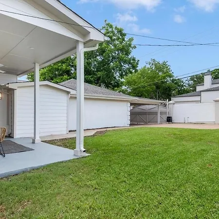 Dallas Flair House Midway-Hollow, Uptown Close By-3