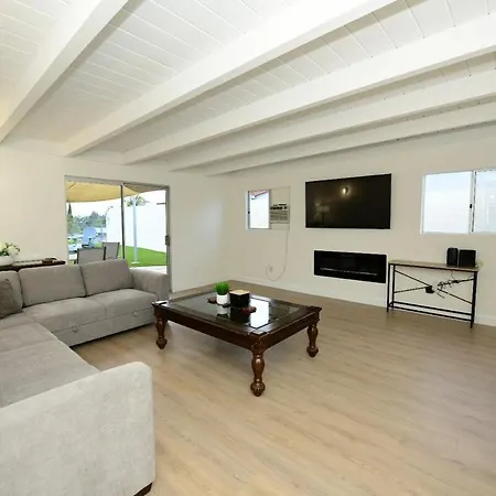 Effortless Sd Getaway Spacious Yard Prime Location-3