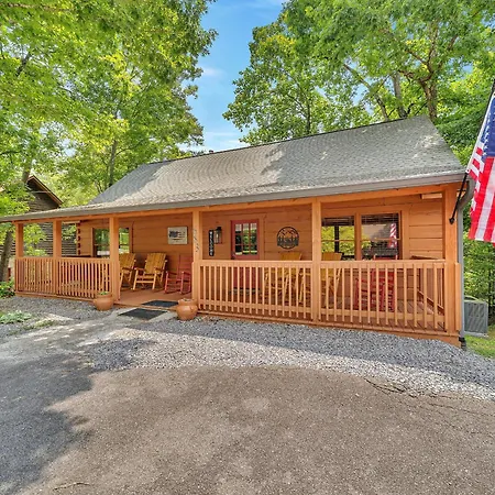 Er76 - Bear Tracks - Great Location! Close To All The Action! Cabin-3