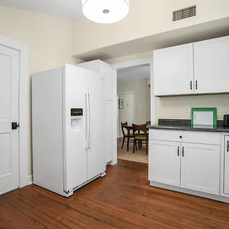 The Beach Peach - Downtown Location With New Charm!-2