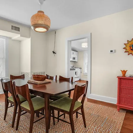 The Beach Peach - Downtown Location With New Charm!-3