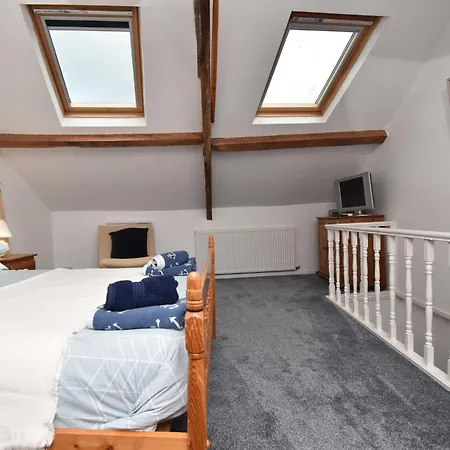 3 Bed In Tenby 88728-3
