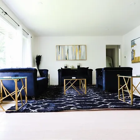 5 Bedroom Luxury Retreat With Hot Tub And Sauna, Prime Location And More!-2