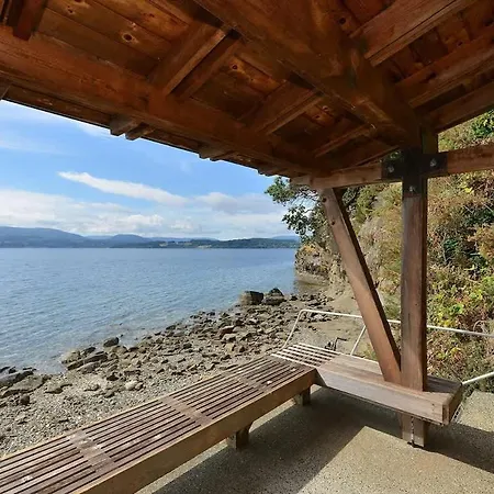 Oceanside Lodge Saanich Inlet By Emr Vacation Rentals-2