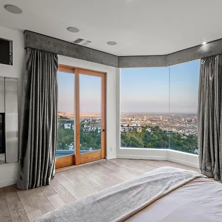 Hollywood Hills Modern Sanctuary-Jaw Dropping View-3