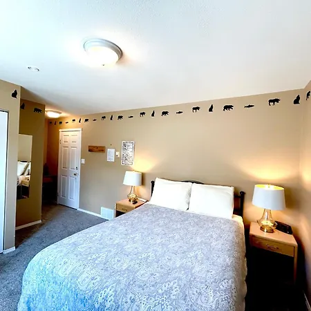 Midnight Sun Inn-3