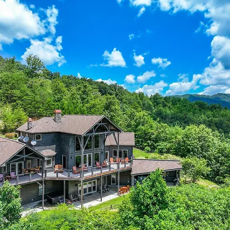 The King Of The Mountain - 6617 Sq Ft Sleeps 22 Amazing Mountain Views, Private Indoor Pool-2