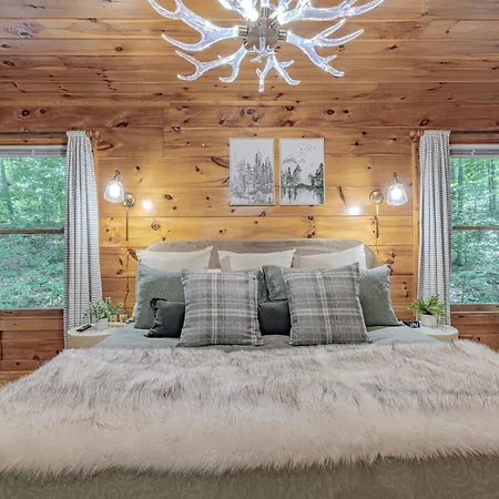 Cedar Hollow- Romantic Escape For 2, Views, Hot Tub, Sauna & Dogs-2