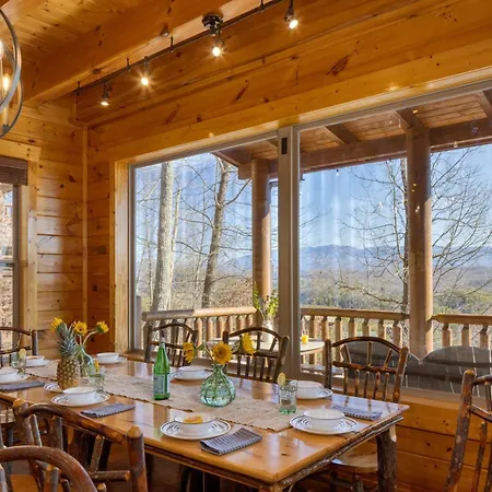 A View For All Seasons By Avantstay 12Bdr W Game Room Hot Tub Movie Theater Deck Views-2