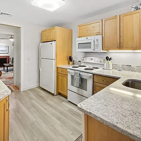 Lion'S Tower Brought To You By Getaway Vacations-2