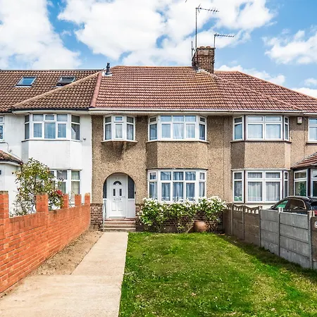 Family 4-Bed Wembley Stadium Home - Parking & Long Stays-3