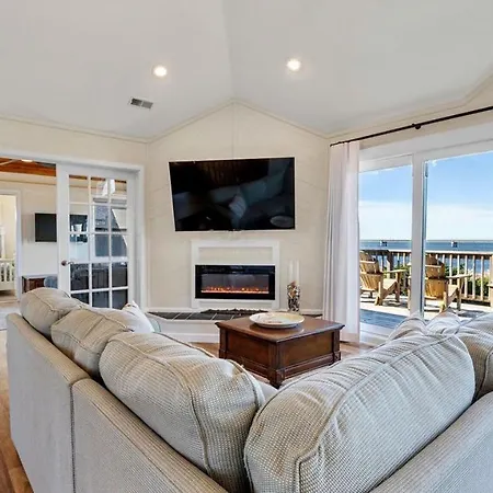 Luxury Waterfront Villa-2