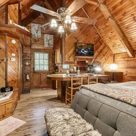 Honeysuckle-Romantic Cabin For 2 On Top Of The Mtn-2