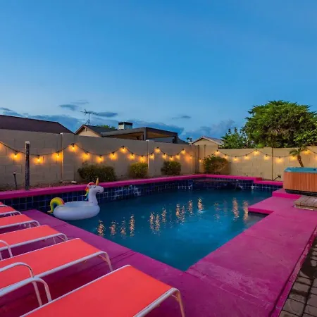 Barbie'S Dreamworld Scottsdale Hot Tub&Hometheater-3