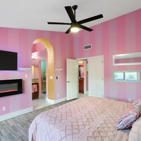 Barbie'S Dreamworld Scottsdale Hot Tub&Hometheater-2