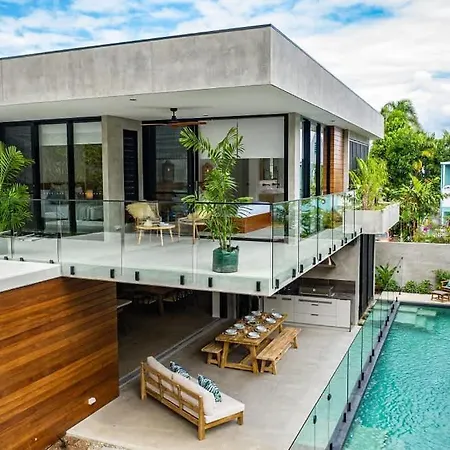 Azure Port Douglas - Luxurious & Modern-2