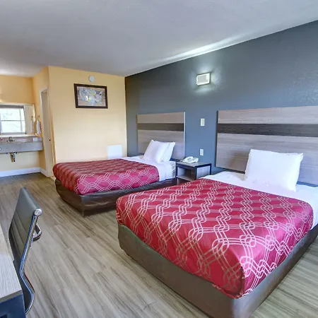 Econo Lodge At Military Circle-3