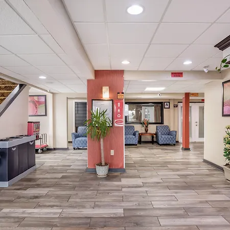 Econo Lodge Milwaukee Airport-2