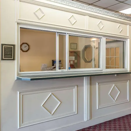 Econo Lodge Reading Airport-2