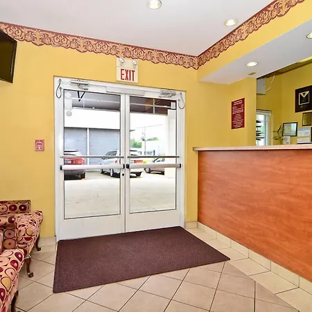 Econo Lodge Louisville Airport-3