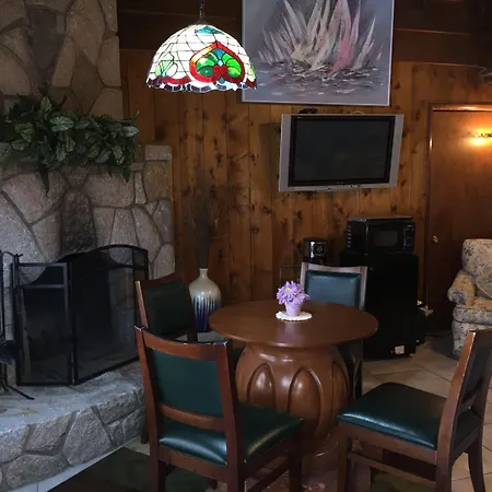 Arrowhead Tree Top Lodge-3