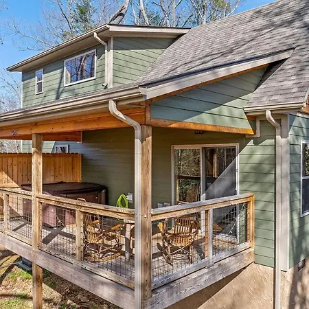 Bobcat Den Chalet-2