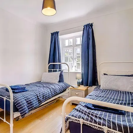 2 Bed In Tenby Oc-88608-2