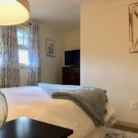 The Little Italy Of Niagara Falls Bed & Breakfast-3