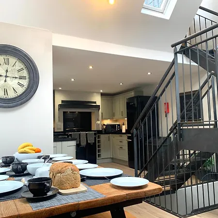 The Old Bakery - Luxury Three Bed House With Roof Terrace-2