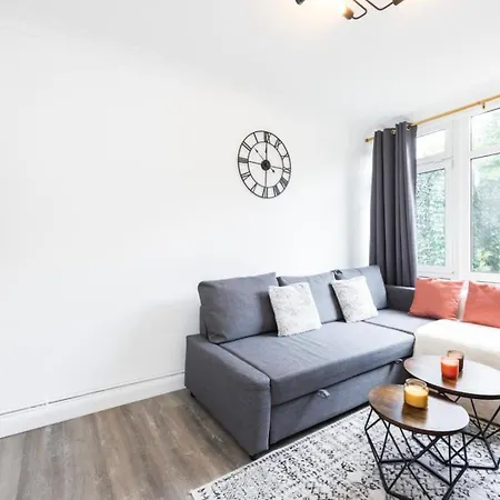 Stylish Apartment Clapham Escape + Garden-2