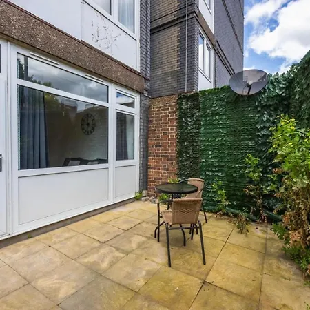 Stylish Apartment Clapham Escape + Garden-3
