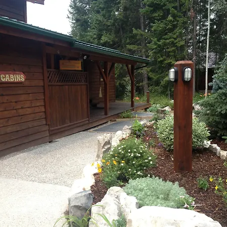 Cedar House Restaurant & Chalets-3